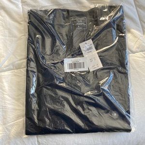 A&F mens 3-button L/S Henley thermal in size medium.